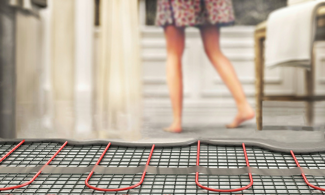 Selbst erzeugter PV-Strom kann in gut ­gedämmten Gebäuden zum Heizen genutzt werden – etwa mit einer elektrischen ­Flächenheizung.