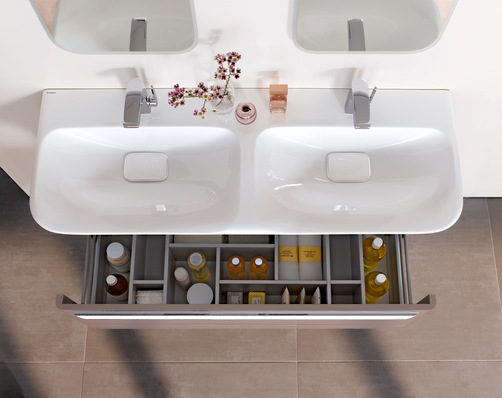 Ordnung im Waschtischunterschrank – Trennfächer sorgen für den nötigen Überblick, hier: Badserie Geberit myDay.