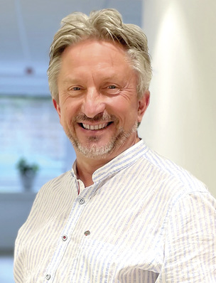 Uwe Uhlenbrok sorgt seit 2003 als technischer ­Leiter bei dem Flüssiggas-Anbieter Progas für die Sicherheit der gesamten Flüssiggas-Anlagen. Als Mitglied im Fachausschuss Technologie des Deutschen Verbands für Flüssiggas e. V. (DVFG) wirkt er bei der Überarbeitung der Technischen Regel, kurz TRF 2021, mit.