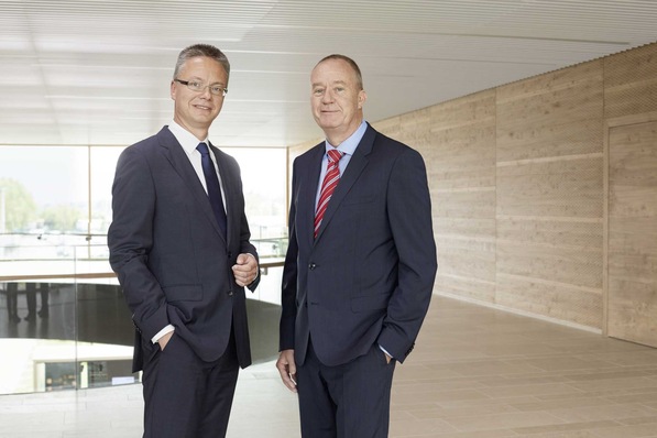 Diskussionen um sogenannte Übergangstechnologien bis hin zu Grünen-Wasserstoff-Phantasien, sind Ablenkungsmanöver und müssen beendet werden, meinen Dr. Kai Schiefelbein und Dr. Nicholas Matten, Geschäftsführung Stiebel Eltron.