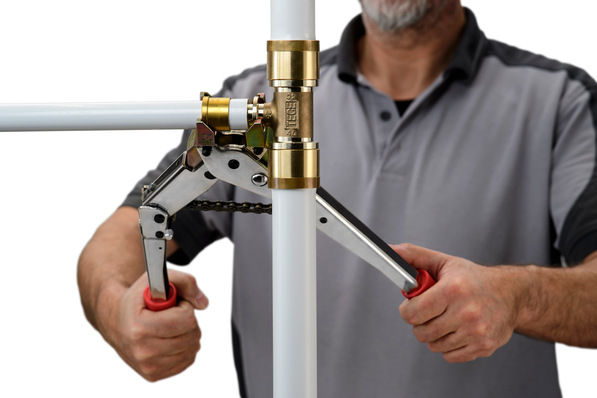 Die Schiebehülsentechnik ist eine unlösbare, form- und stoffschlüssige Verbindungstechnik. Ein zusätzlicher elastomerer Dichtring wird nicht benötigt, da der Rohrwerkstoff selbst das Dichtmaterial darstellt.