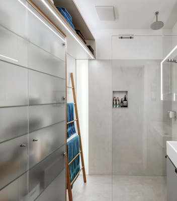 Mit seinen geringen Abmessungen und bei einer Höhe von 334 cm hatte der Raum recht ungünstige Proportionen.