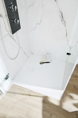 Ein auf die Duschwanne abgestimmter Montagerahmen ermöglicht eine fachgerechte und schnelle Montage und bietet gleichzeitig ein hohes Maß an Sicherheit.