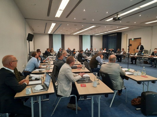 Der erste Runde Tisch der Infrarotheizungsbranche stieß auf großes Interesse bei Herstellern und Händlern.