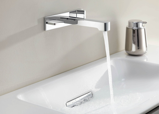 Eine längere Betriebsunterbrechung ist ein nicht bestimmungsgemäßer Betrieb der Trinkwasserinstallation. Bei längerer Verweilzeit des Wassers in Trinkwasser-Versorgungsleitungen kann die Wasserbeschaffenheit durch Vermehrung von Mikroorganismen und in Lösung gehende Werk- und Betriebsstoffe beeinträchtigt werden.