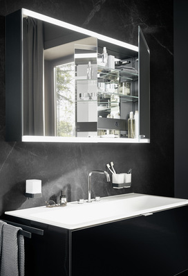 Anders als die alten Glühlampen strahlen Leuchtdioden keine Wärme ab. Die energieeffizienten, flexiblen Leuchtmittel finden sich sowohl in leistungsstarken LED-Strahlern für Innenräume als auch in allen modernen Steh-, Wand- und Deckenleuchten.