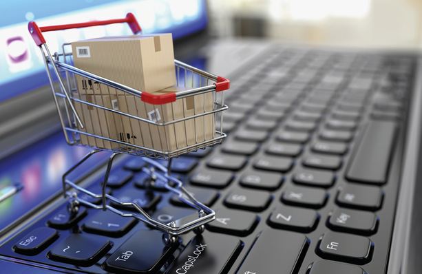 Wettbewerbs- und kartellrechtlich ist es durchaus zulässig für Hersteller, zwischen den verschiedenen Vertriebswegen zu unterscheiden, um die Fachschiene zu stärken. Als Beispiele genannt seien die Möglichkeit, unterschiedliche Bezugskonditionen bei Online- und Offlineverkäufen zu gewähren (sog. Dual Pricing), qualitative Kriterien beim Stationär- und Onlineverkauf der Markenprodukte vorzugeben oder Onlinemarktplätze und Online-Auktionsplattformen grundsätzlich zu verbieten.