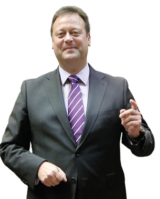 Hans-Arno Kloep  ist Berater und Trendforscher in der SHK-Branche. Gegründet wurde sein Unternehmen Querschiesser 2004, heute besteht das Team aus ca. 20 Mit­arbeitern. Inhaber und Geschäftsführer Hans-Arno Kloep war u. a. 20 Jahre als Verkaufs-, Vertriebs- oder Ressortleiter in Industrie- und Handelsunternehmen des deutschen SHK-Marktes unterwegs. Die Querschiesser-Unternehmensberatung ist ein Netzwerk von Profis aus unterschiedlichsten Feldern, die Trend­forschung und Strategieberatung praktizieren.
 www.querschiesser.de