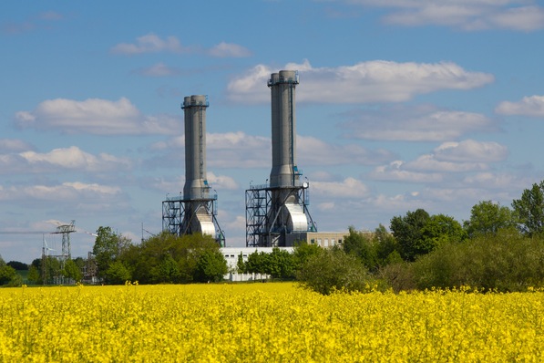 Unter welchen Bedingungen können Investitionen in Erdgaskraftwerke im Sinne der EU-Taxonomie als nachhaltig eingestuft werden? Seit der Veröffentlichung eines Vorschlags der EU-Kommission in der Silvesternacht 2021/22 wird dies in Deutschland breit diskutiert.