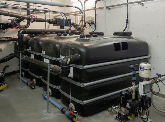 Die DIN EN 16941-2 legt die Grundlagen von Planung, Bemessung, Einbau, Kennzeichnung, Inbetriebnahme und Wartung von Grauwassernutzungsanlagen fest.