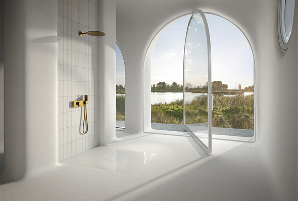 Von der Duschfläche zur Duschfliese: Mit Bette-Air, der laut Hersteller weltweit ersten Duschfliese aus glasiertem Titan-Stahl, möchte Bette die Duschwanne zu einem Teil des Badbodens werden lassen. Bette-Air soll sich so perfekt in den Boden integrieren lassen, dass sie kaum noch auffällt. Auch die Montage der Duschfliese, die wie eine herkömmliche Fliese direkt auf den Estrich geklebt werden kann, erfolgt bodeneben.