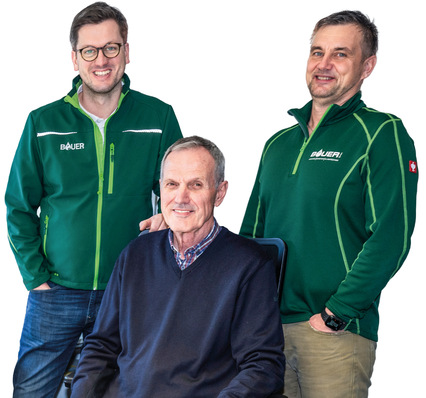 Der Generationswechsel ­wurde schon vor Jahren eingeleitet: 
Werner Bauer (Mitte) hat seinen Handwerksbetrieb an seinen 
Sohn Stephan Bauer (links) und Jürgen Keller (rechts) übergeben.