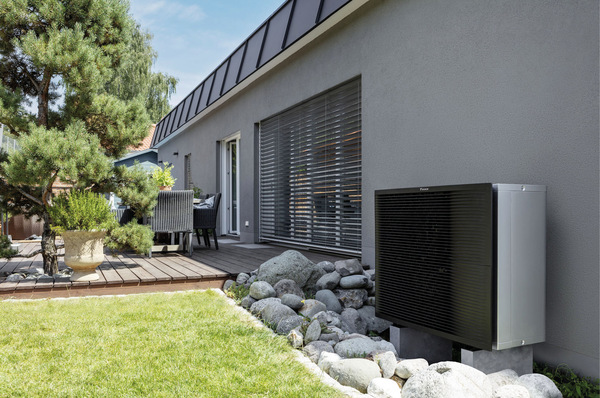 Durch die Nutzung erneuerbarer Energien tragen Wärmepumpen einen maßgeblichen Teil zur Energiewende bei. Bei Luft/Wasser- Wärmepumpen sollte dabei besonders auf die Schallemissionen geachtet werden.