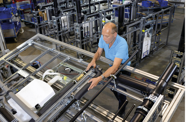 Planungssicherheit durch Vorfertigung: Statt Einzelteilen erhält der Auftraggeber ein Gesamtprodukt, das alle baurelevanten Auflagen – auch zu Schall- und Brandschutz – nach Fertigstellung erfüllt.