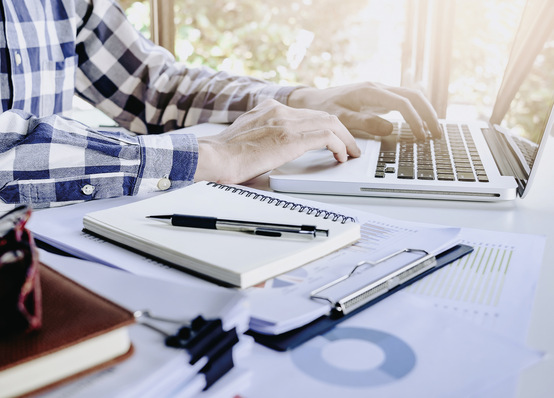 Eine ganzheitliche Softwarelösung bietet Unterstützung in Sachen effiziente Kommunikation, zeitsparende Auftragsverwaltung, lückenloses Projektmanagement und digitale projektbezogene Zeiterfassung – das sorgt für mehr Zufriedenheit bei Kunden und Mitarbeitern.