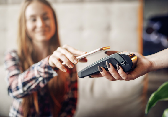 Für Kunden gilt in Sachen Sicherheit beim mobilen 
Bezahlen: Das Betriebssystem des Telefons muss auf dem aktuellen Stand sein und der Zugriff auf seine 
Inhalte und Funktionen ist maximal zu schützen.