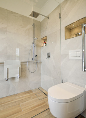 Es sollte nicht vergessen werden, dass in der zweiten Lebenshälfte naturgemäß der Wunsch nach mehr Komfort und auch dessen Notwendigkeit größer werden, aber der Anspruch an die Optik deswegen nicht aufgegeben werden muss.