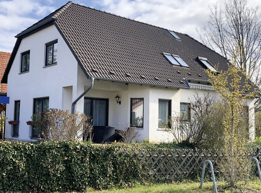 Wie verhält sich eine berechnete JAZ unter realen Bedingungen? Der Autor ist der Sache nachgegangen, die Basis: ein reales Beispielgebäude und das selbe Haus in der Auslegungssoftware ZVPlan.