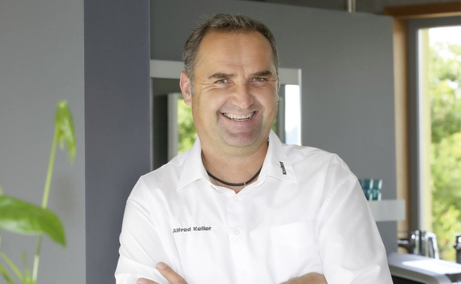 „Ich bin der Meinung, grundsätzlich kann die 4-Tage-Woche jedes Ha﻿ndwerk von ­unseren über 130 Berufen ­umsetzen.“ 
SHK-Unternehmer Alfred Keller