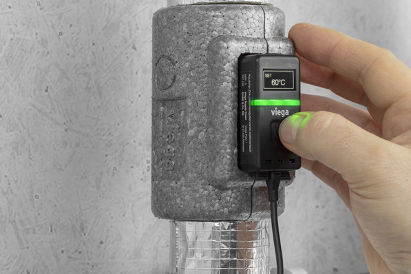 Das elektronische Zirkulationsventil AquaVip Zirk-e von Viega passt den Volumenstrom selbsttätig so an, dass eine vorgegebene Soll-Temperatur sehr genau eingehalten wird.