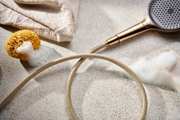 Hansgrohe Designflex Brauseschlauch mit Mantel aus recyceltem Material.