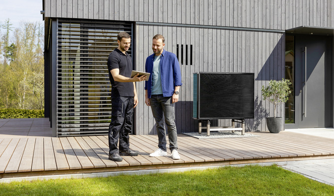 Um eine Wärmepumpe effizient zu betreiben, sollten der Hydraulik und der Regelung besondere Aufmerksamkeit geschenkt werden. Nach der Inbetriebnahme sollte die Arbeitszahl dann monatlich überprüft werden.