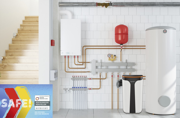 Bodenstehend oder wand­hängend: Via Schnittstelle kann der Sanitärprofi auf die Wasser­enthärtung Einfluss nehmen.