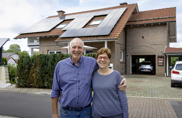 Die 25 Jahre alte Ölheizung im Eigenheim von Karin und Udo Scholl im hessischen Haina (Kloster) arbeitete nicht mehr effizient und wurde ausgetauscht. Seit September 2022 versorgt eine Luft/Wasser-Wärme­pumpe von Daikin den Haushalt mit Heizwärme und Warmwasser.