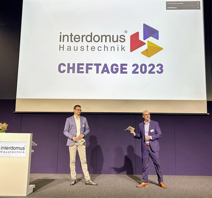 Marcel von Zons (links) und Stefan Ehrhard im Gespräch. Thema: Heizreport.