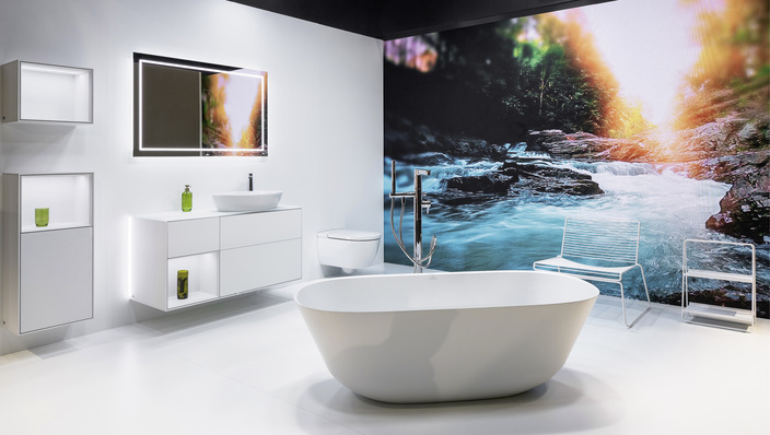  20 Ideen für eine storybasierte Baplanung: Im Rahmen der Trendausstellung „Pop up my Bathroom“ auf der ISH 2023 in ­Frankfurt wurden 20 Storys definiert. Die Show zeigte performativ, wie sich – trotz identischer Grundausstattung – durch das Spiel mit dem Storytelling aus einem weißen „Blanko-Bad“ stilistisch ganz unterschiedliche Badezimmer kreieren lassen.