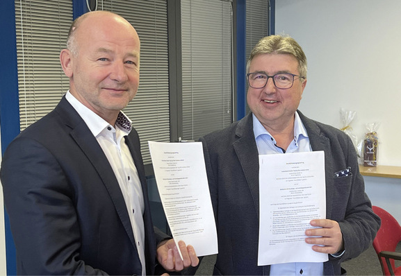  Landesinnungsmeister Andreas Röber (rechts) begrüßt seinen neuen Geschäftsführer Sven Fischer offiziell.