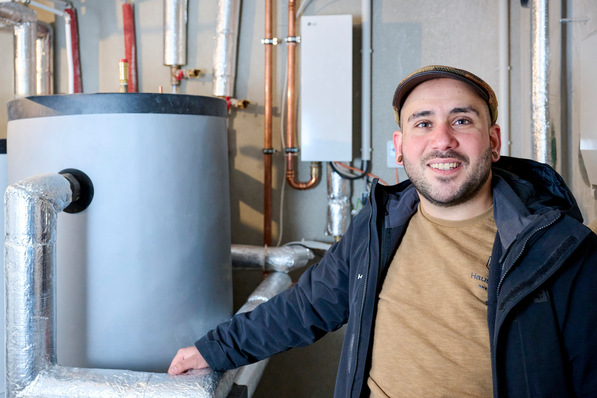  Umut Özdemir erlebt als Installations- und Heizungsbaumeister hautnah, wie sich Eigentümer und Bauherren mit regenerativen Energien und energiesparendem Wohnen auseinandersetzen.