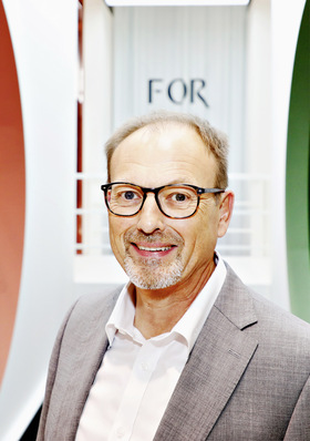  Bei FOR dr﻿eht sich ganz viel um das Thema ­Wohlfühlen und Emotionen. – Robert Oberberger ist Geschäftsführer der R+F-Gruppe.