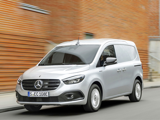 Zweite Generation auf Achse: Durch die Weiterentwicklung des Citan macht Mercedes-Benz inzwischen auch den Elektro­antrieb mit optionaler Schnellladetechnik möglich.