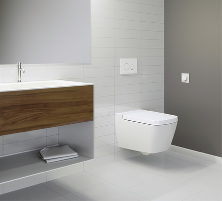   
 Handhabung nach Wahl: Neben einer üblichen Betäti­gungs­platte für eine Zweimengenspülung in der Vorwand des Unterputzspülkastens lässt sich auch zusätzlich an beliebiger Stelle in Reichweite eine simpel bedienbare Auslösetaste für die Einmengentechnik installieren.