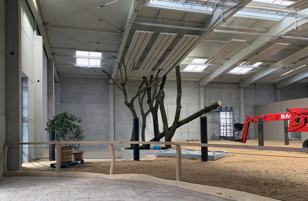  Die Deckenstrahlplatten aus der Serie KIT ließen sich unter dem Dach befestigen – Wände und Boden bleiben frei von Installationen.