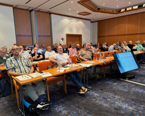 Die rund 70 Teilnehmer nutzten die ÜWG-Mitgliederversammlung in Fulda für lebhafte Diskussion und regen Austausch.