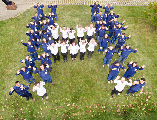 Das Team steht zusammen für ein H – wie Haaß Haustechnik: Ideen und ­Verbesserungsvorschläge sind im Umgang mit Hard- und Software grundsätzlich ­willkommen.