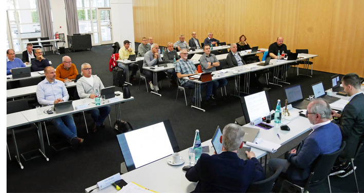 Treffpunkt Messegelände in Frankfurt am Main: Vertreter aus den Landesinnungsverbänden und des ZVSHK wählten den Tagungsort zur Herbstsitzung der Bundesfachgruppe SHK dort, wo ab dem 17. März die ISH 2025 stattfinden wird.