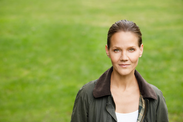 Barbara Metz, Bundesgeschäftsführerin der DUH: Mit der überfälligen Umstellung der Förderung „werden Preise für Wärmepumpen und deren Einbau deutlich unter 15.000 Euro möglich.“ Das zeigten Beispiele aus dem europäischen Ausland.