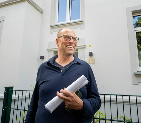 Ulrich Konen, Geschäftsführer der Lumitronic GmbH, setzt auf nachhaltige Energielösungen: Gemeinsam mit dem ­Hersteller Alpha Innotec-Deutschland GmbH stattete Lumitronic ein Mehrfamilienhaus in Meerbusch mit 14 ­individuellen, erdgekoppelten Wärmepumpensystemen aus.