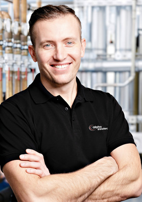 „Lokale Wärme­erzeugung ermöglicht für Flächen­heizungen eine Vorlauftemperatur von 32 °C.“ 
 Patrick Pohl, Heizungsbaumeister und Gebietsverkaufsleiter Alpha Innotec