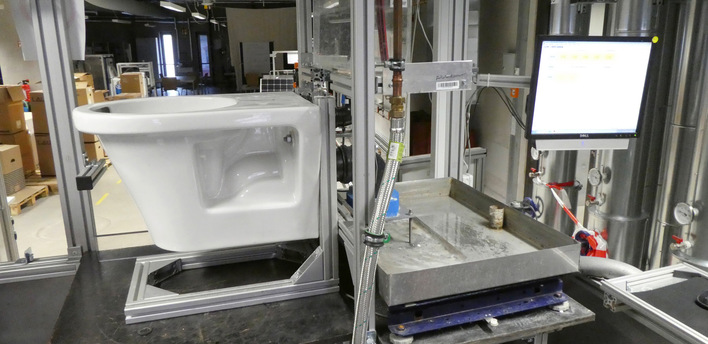 Es wurden drei Testfelder bespielt: 1) klassisch nach DIN EN 997, 2) praxisrelevante Zusatztests und 3) weiterführende Tests mit reduzierter Spülwassermenge.