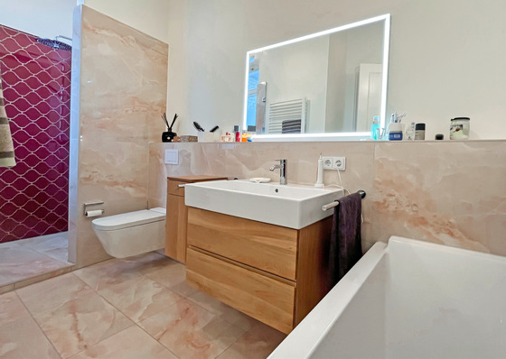 Um Ruhe in den Raum zu bringen, muss man harmonisieren und geschickt planen, ohne an Fläche zu verlieren.