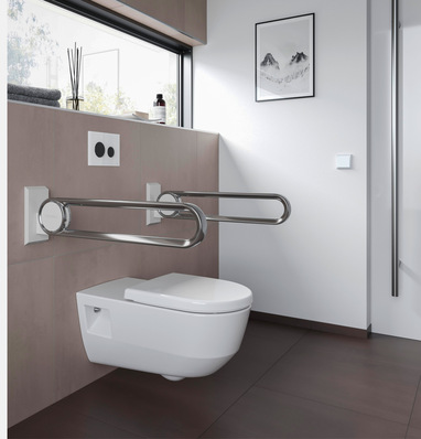 Besonders kontrastreiche Kombinationen bei Blenden und Tasten (etwa aus dem Baukastensystem Teceloop) erhöhen die Sichtbarkeit und erleichtern so den Alltag – ein wichtiger Vorteil für Menschen mit Seh- oder Mobilitätseinschränkungen.