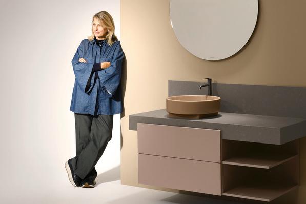 Patricia Urquiola hat für die Balcoon Möbelelemente eine modulare Struktur gewählt, die sich für unterschiedliche Raumkonzepte eignet.