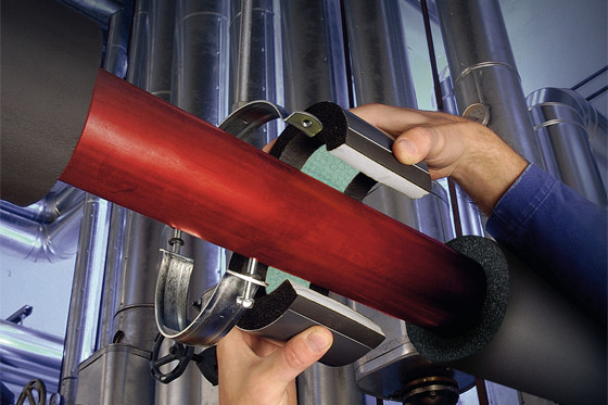 Der ArmaFix Rohrträger erfüllt die Anforderungen der DIN 4140 und sorgt für eine sichere und montagefreundliche thermische Entkopplung im Befestigungsbereich.