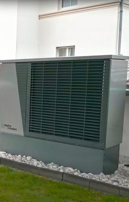 Durch die Installation einer ­vollmodulierenden Kaskade 4x Hybrox 8 Wärmepumpen des Herstellers Alpha Innotec kann eine Heizleistung bis 28 kW flexibel angepasst werden.