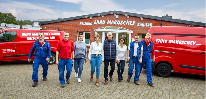 Glückliche Gesichter, wenn die Firmenübergabe gelingt: Das Miteinander im Team des SHK-Betriebs Enno Makoschey GmbH in Kellinghusen ist Weltklasse, sagt die neue Geschäftsführerin Sigrid Studt.