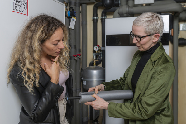 Bei der Heizungsprüfung klären Fachleute auch, ob die Dämmung der Rohrleitungen lückenlos ist.